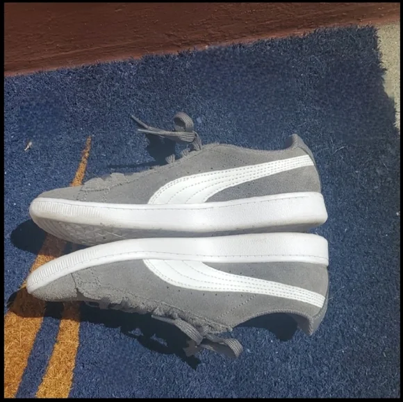 Puma Vikky EUC Size 6.5M Gray - Picture 5 of 9